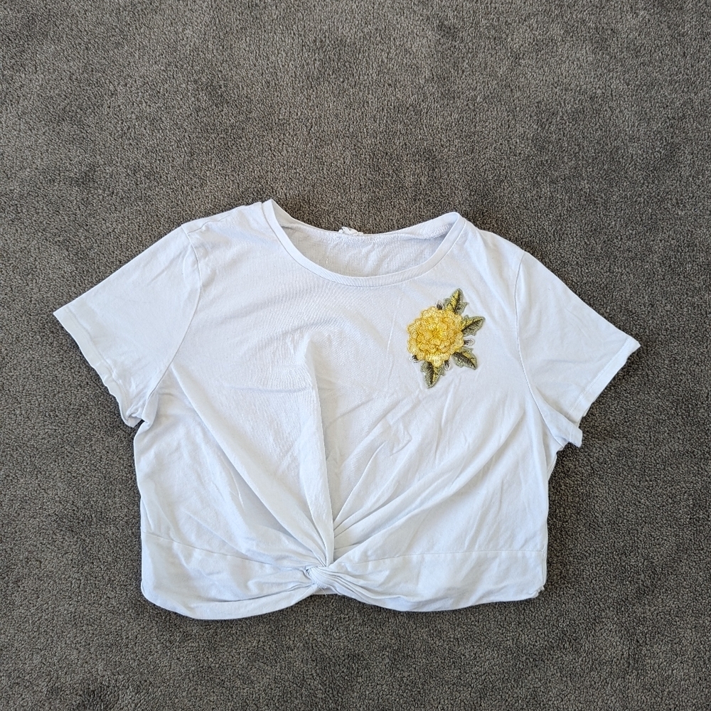 Garage Women's Cropped Twist-Front T-Shirt Sz Large White with Floral Embroidery